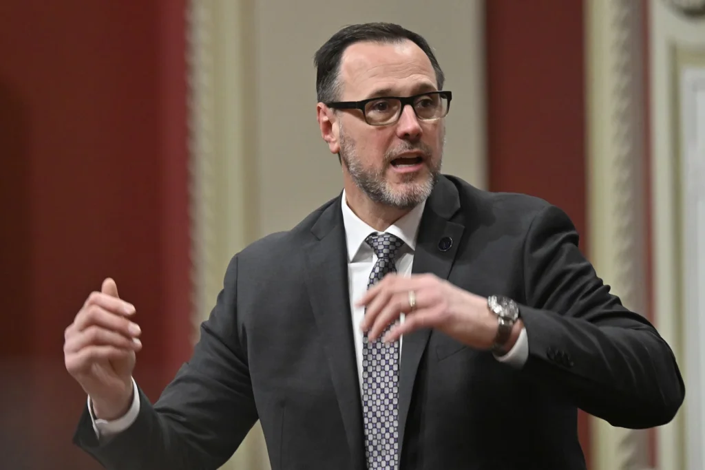 Le ministre Roberge sous enquête : quand l'éthique se perd dans les absurdités des villes RN !