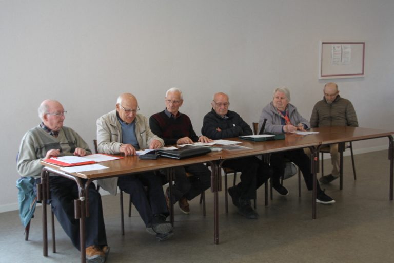 Cérémonie du 8 mai à Villy-lez-Falaise : commémoration de la fin de la Seconde Guerre mondiale.