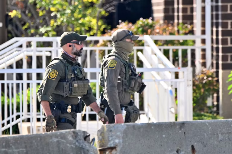 Une octogénaire française arrêtée par l&rsquo;ICE : le rêve américain à la sauce cauchemar