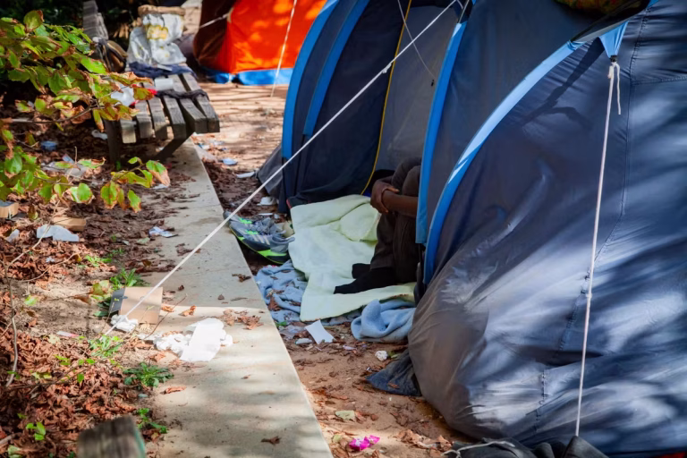 L&rsquo;Exil : Une Souffrance Invisible Érigée en Politique