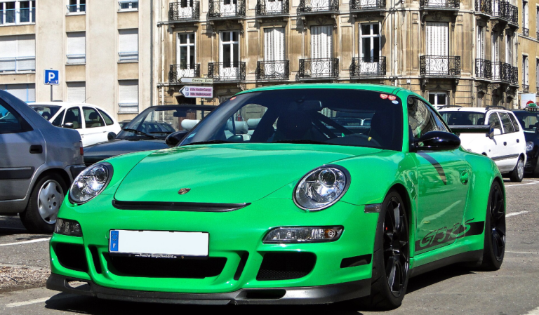 À 92 ans, elle file à 228 km/h en GT3 : quand les vieux sages des villes RN perdent le contrôle !