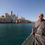À Antibes, le cardinal de Corse célébré comme une rockstar : quand l'absurde rencontre l'extrême!