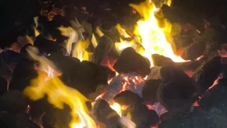 À Bora Bora, un ahimā'a met le feu à sa maison