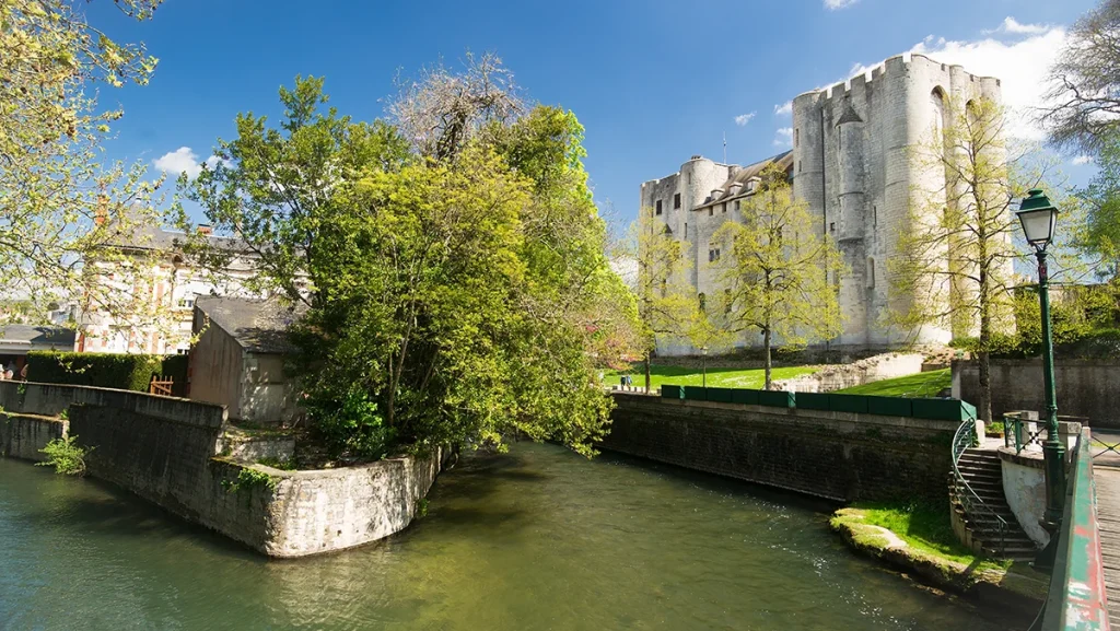 Donjon de Niort la forteresse plantagenêt devient chantier vivant et vitrine du patrimoine poitevin