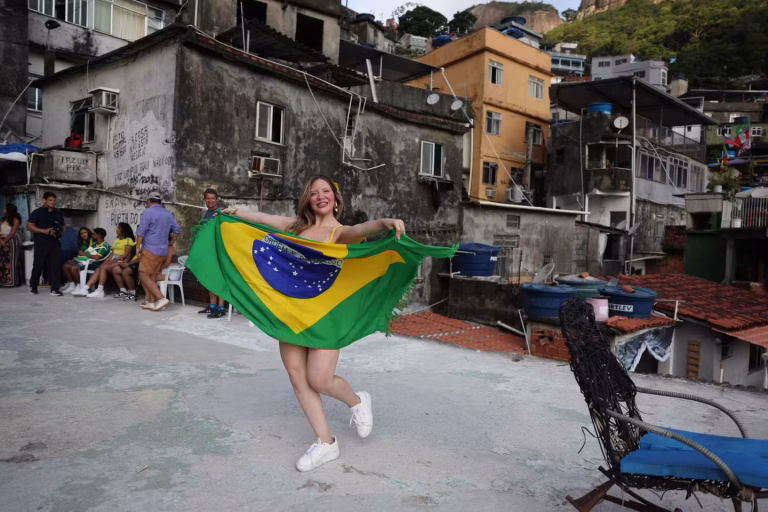 À Rio, la favela de Rocinha devient la nouvelle attraction des conservateurs : un tourisme absurde !