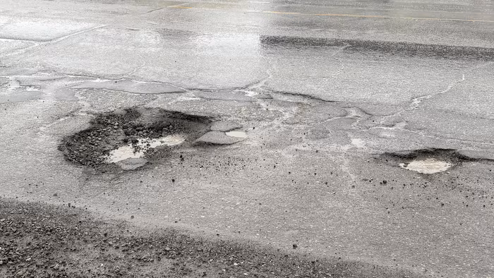 Les nids-de-poule se multiplient à Val-d’Or