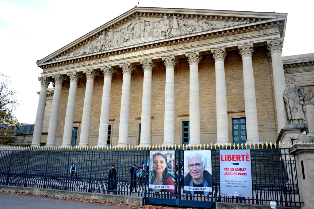 Libération de Cécile et Jacques : un retour en France, mais à quel prix pour nos dirigeants conservateurs ?
