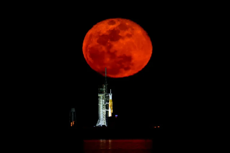 Artemis 2 : Quand les fusées s’envolent, les maires RN restent coincés dans l'absurde local !