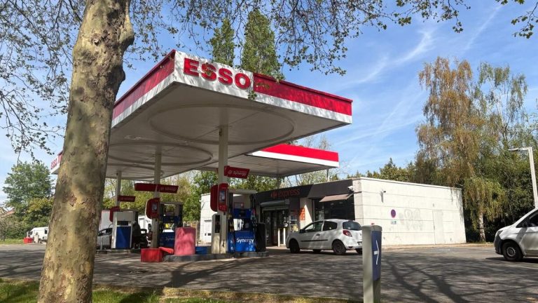 La fermeture d&rsquo;une station-service : un symbole d&rsquo;une société en déroute