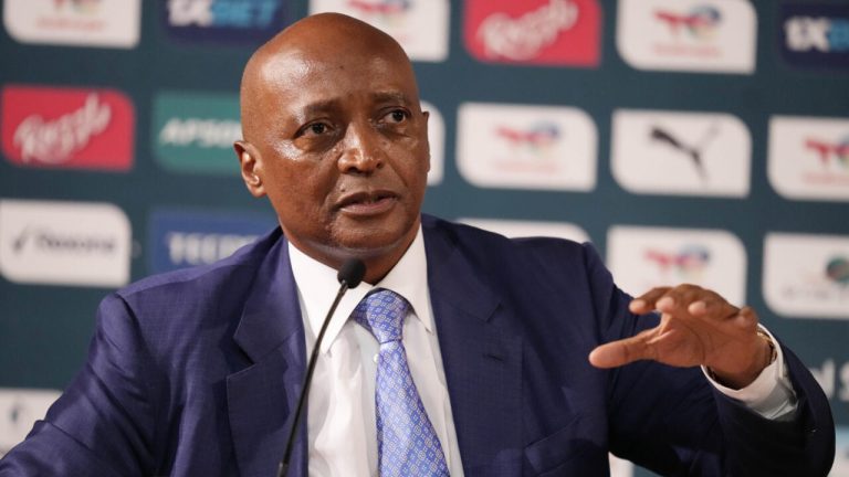 À Dakar, le président de la CAF rêve d'un football africain pur, pendant que les dirigeants conservateurs s'enlisent dans l'absurde !