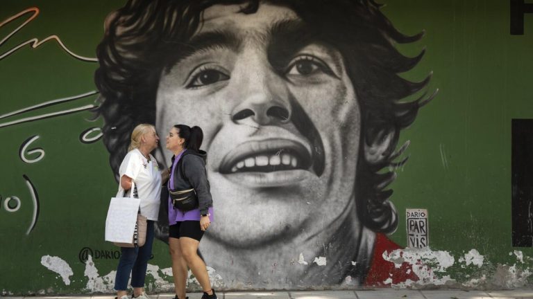 La Mort de Maradona : Un Scandale Éthique et Médical