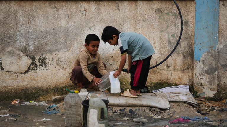 À Gaza, Israël utilise l&rsquo;eau comme « arme punitive » contre les Palestiniens, dénonce MSF