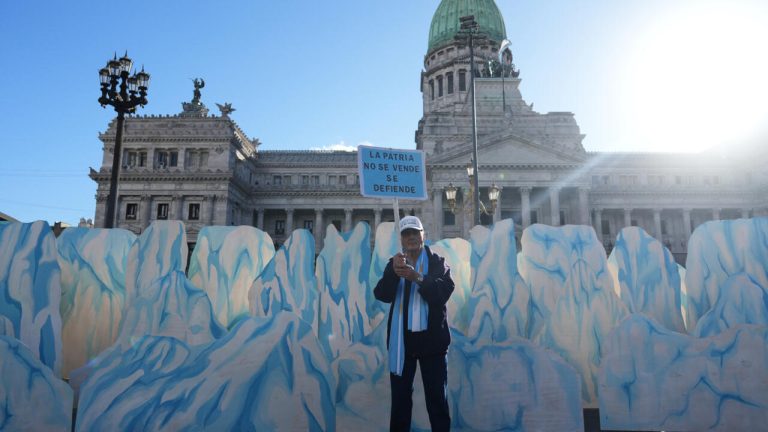 Quand les glaciers fondent sous les promesses : l'Argentine sacrifie ses trésors pour l'exploitation minière !