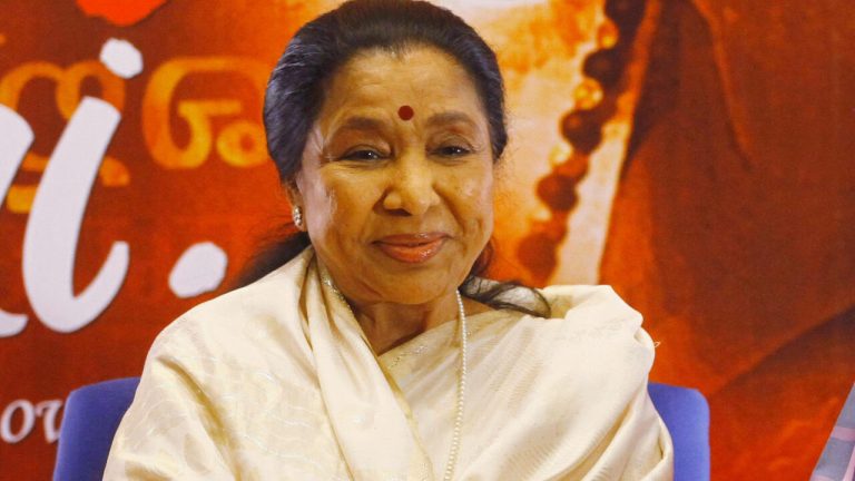 Asha Bhosle : La voix de Bollywood s&rsquo;éteint, mais les promesses politiques continuent de résonner