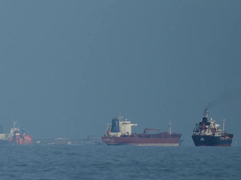 Pétrole dépasse 106 $ le baril alors que les tensions US-Iran s&rsquo;intensifient dans le Golfe