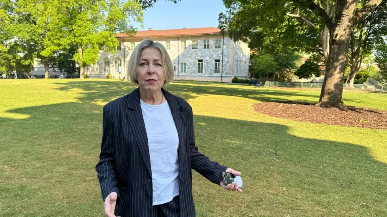 Des professeurs américains poursuivent leur université après une arrestation lors d&rsquo;une manifestation pro-Palestine.