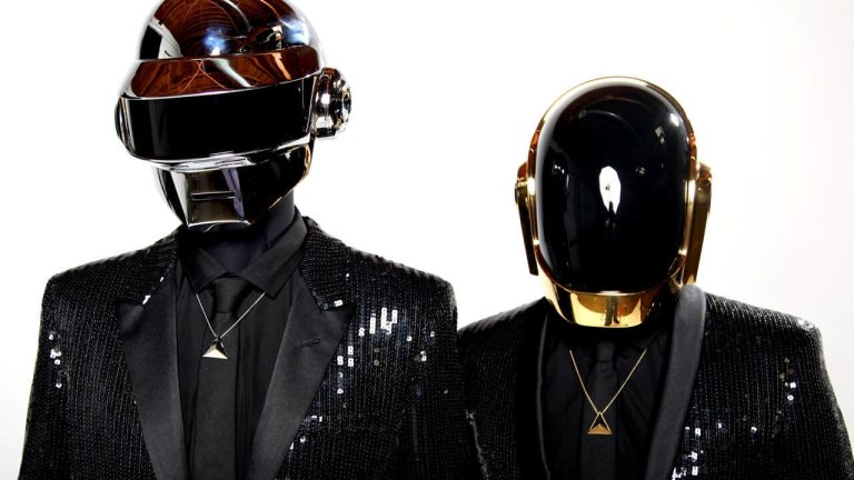 Quand les villes RN dansent sur les rythmes de Daft Punk : l'absurde des dirigeants conservateurs exposé !