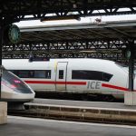 Allemagne : un homme armé de couteaux allume des engins pyrotechniques dans un train