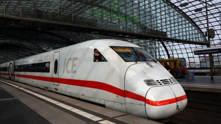 Allemagne : un homme allume des engins pyrotechniques dans un TGV et fait 12 blessés