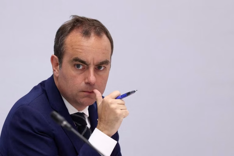 Après le cessez-le-feu en Iran, Lecornu promet des prix bas : une farce pour les villes RN ?