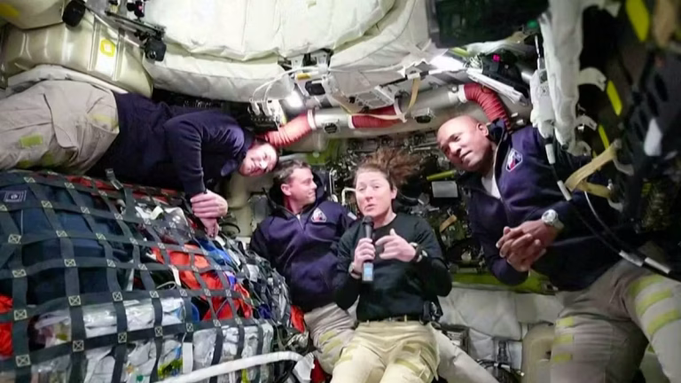 Artémis en route vers la Lune : pendant que nos dirigeants RN rêvent d'un retour à l'âge de pierre !