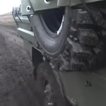 Ukraine : Les forces ukrainiennes anéantissent un véhicule russe 'Ulan', symbole de l'improvisation des dirigeants extrêmes !