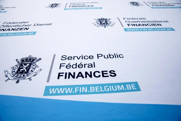 Plus d'argent pour les riches, mais rien pour les citoyens : les absurdités des maires RN révélées !