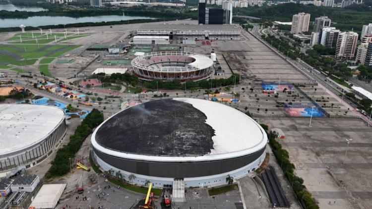 Brésil : un impressionnant incendie détruit une partie du vélodrome des JO 2016 de Rio (vidéo)