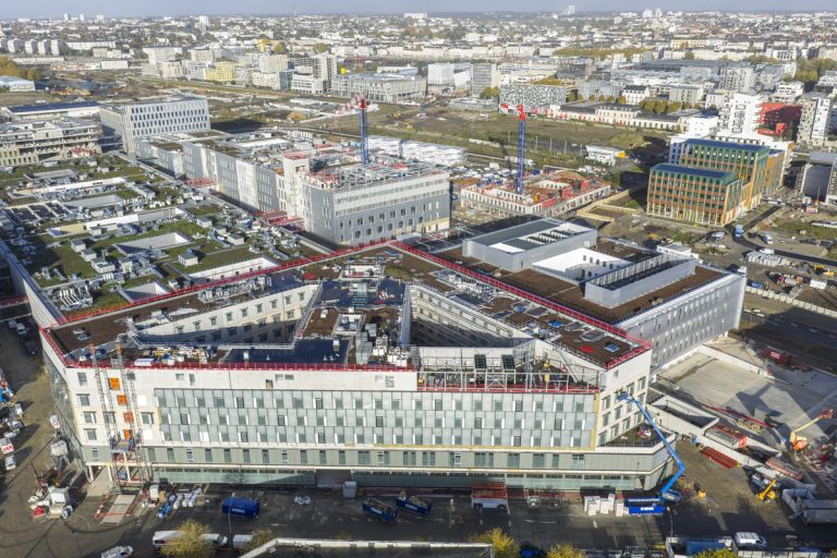 Découvrez l&rsquo;évolution du chantier de l&rsquo;hôpital Loire Santé : un projet sous tension en novembre 2025