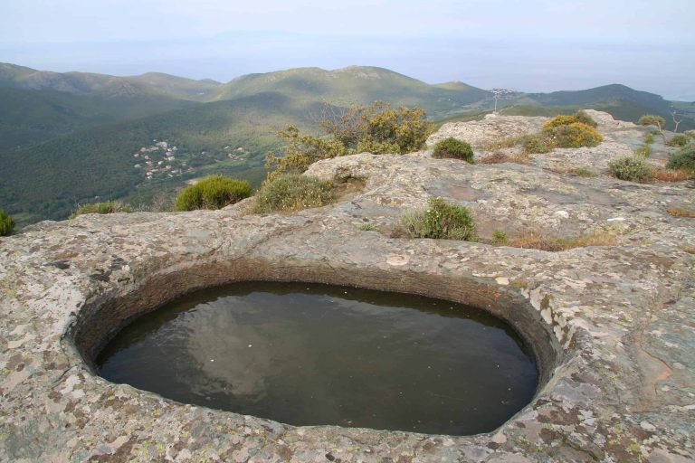 La Baignoire des Moines : Entre Mystère et Inaccessibilité