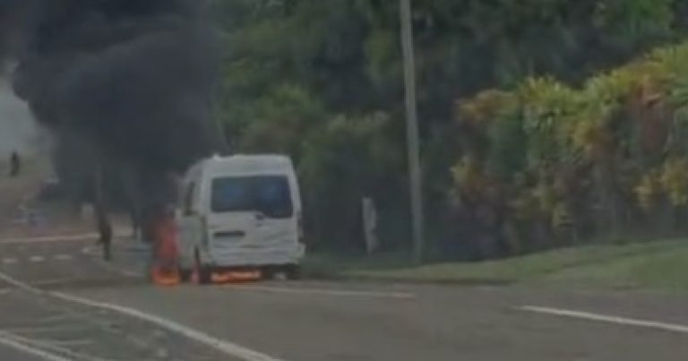 Trinité : une ambulance en feu déclenche des explosions au quartier Brin d’amour