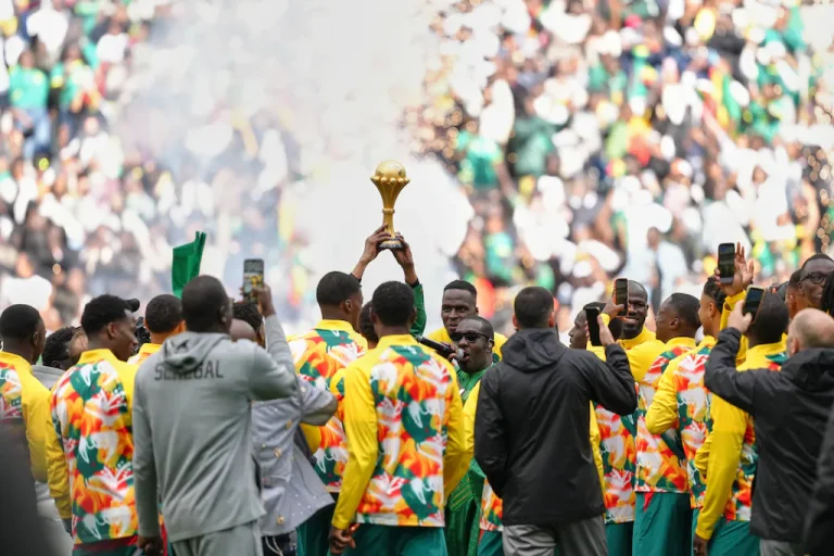 Coupe d’Afrique des nations : bien que déchu de son titre, le Sénégal présente le trophée au Stade de France