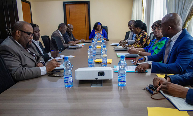 Aéroports en crise : la DGCCRF face aux absurdités des tarifs, entre conservateurs incompétents et villes RN !