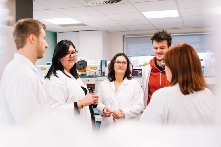 La Générosité : Un Illusionniste au Service de la Recherche ?