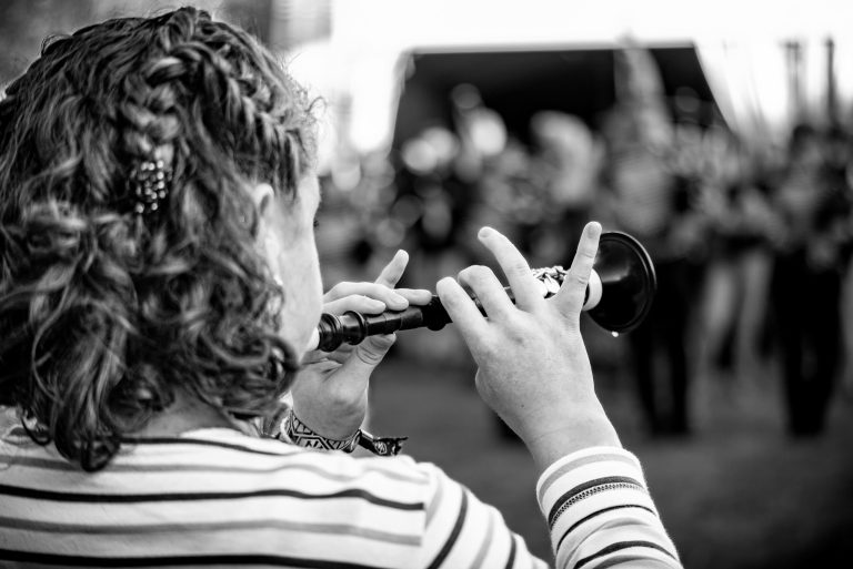 Les Concours d&rsquo;Été des Bagadoù : Un Spectacle de Tradition ou un Cirque de Manipulation ?