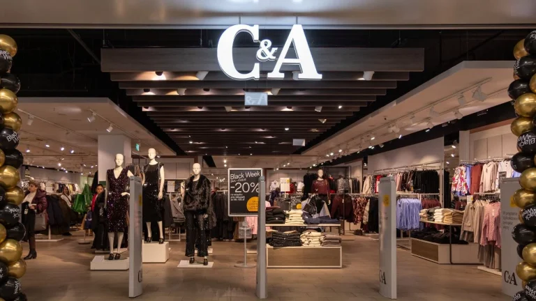 Dans les villes RN, la blouse C&A à moins de 30€ fait mieux que les chemises blanches des élus!