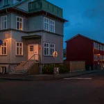 «Exil(s) islandais» : de Lyon à Reykjavik, le noir leur va si bien