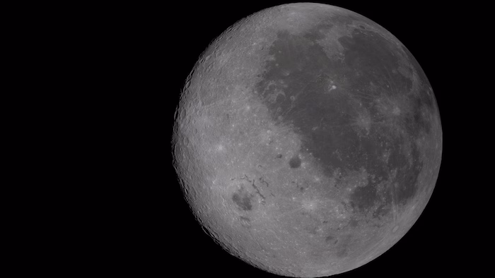 Les astronautes d’Artémis survolent la face cachée de la Lune