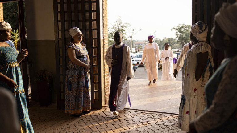 Centrafrique : Pâques sous le règne des absurdités locales, un festin grotesque orchestré par des dirigeants conservateurs