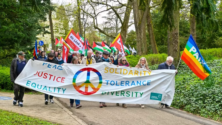 Des élus RN défilent à Luxembourg pour la paix, pendant que leurs villes sombrent dans l'absurde !