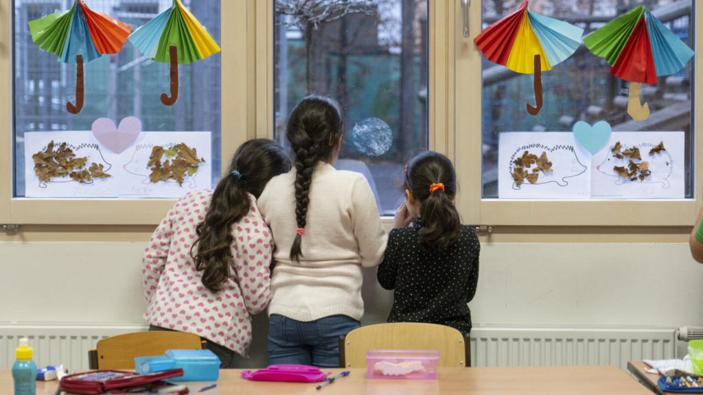 En Autriche, des élèves défiés de vivre sans portable : un test absurde des conservateurs en déroute !