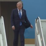 Donald Trump revient à la base conjointe Andrews après son séjour en Floride.