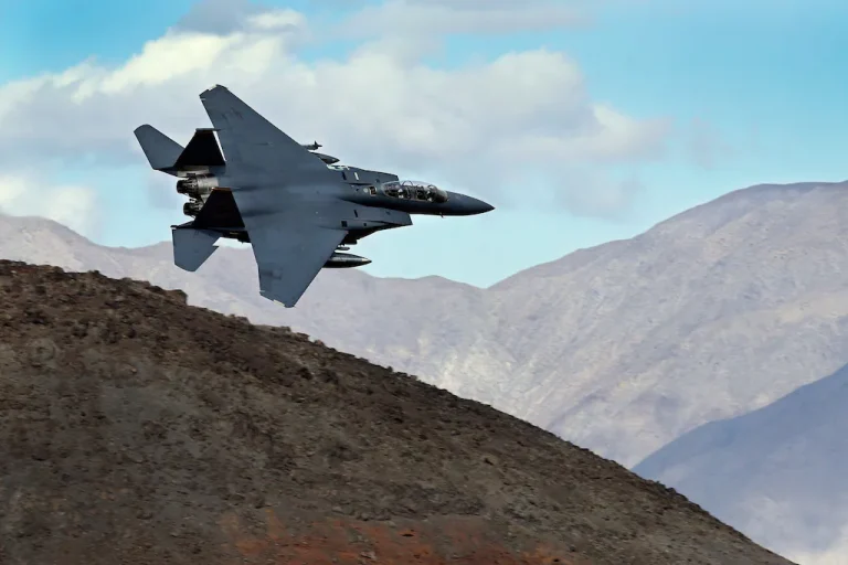 EN DIRECT - Guerre au Moyen-Orient : les Etats-Unis et l’Iran recherchent le second pilote américain d’un avion abattu