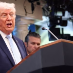 Le président américain Donald Trump s'exprime lors d'une conférence de presse dans la salle de presse de la Maison-Blanche à Washington, le 6 avril 2026.