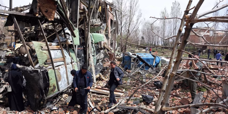 EN DIRECT : Nétanyahou et Trump, duo absurde, menacent Téhéran pendant que l'Amérique cherche son pilote perdu !