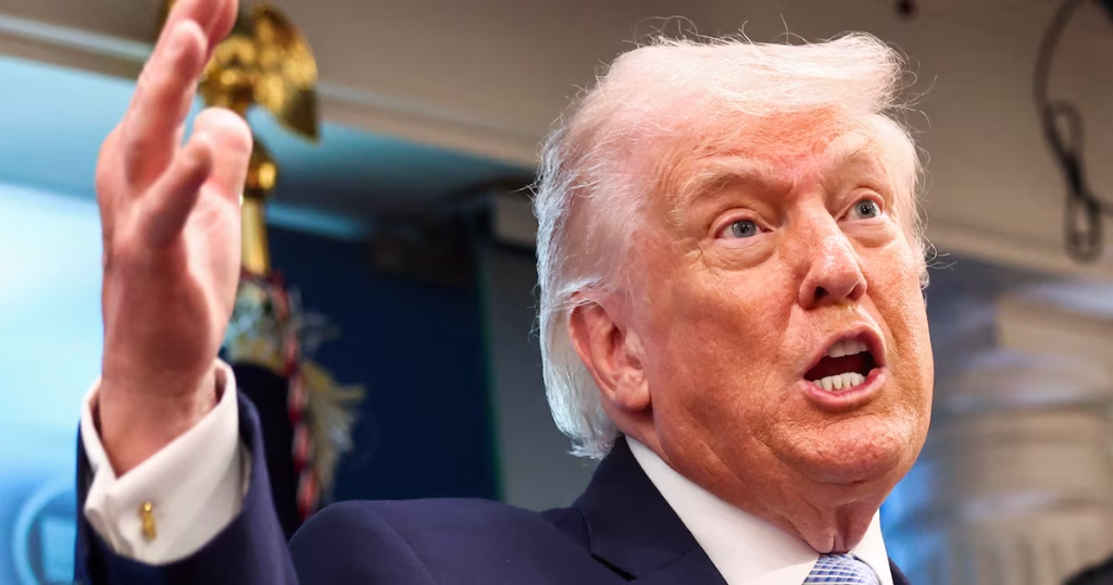 Donald Trump s'exprime lors d'une conférence de presse à la Maison-Blanche, le 6 avril 2026.