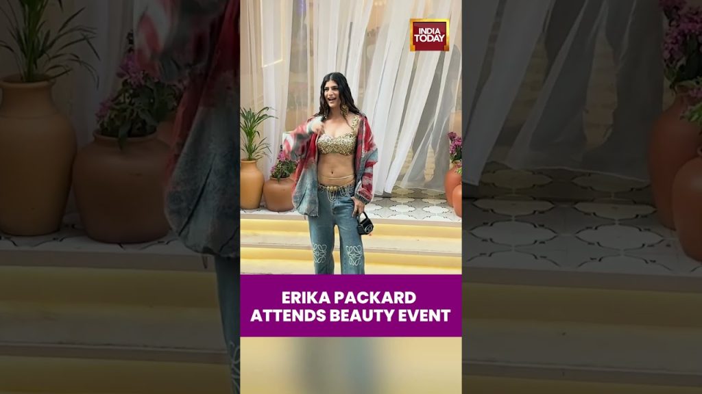 Erika Packard présente un nouveau look lors d'un événement beauté à Bollywood