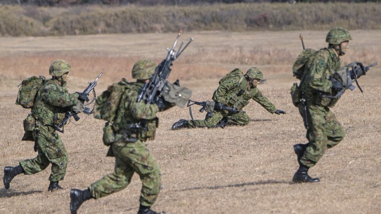Exercice militaire tragique : trois soldats japonais perdent la vie dans l&rsquo;explosion d&rsquo;un char