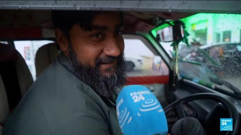 Carburant en flèche : Pendant que les conservateurs s'enrichissent, le Pakistan offre des transports publics gratuits !