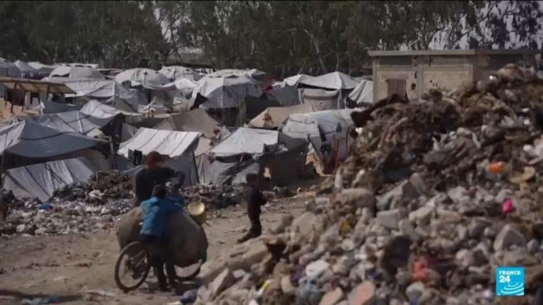 Gaza : l&rsquo;accumulation de déchets menace la santé des réfugiés dans les camps